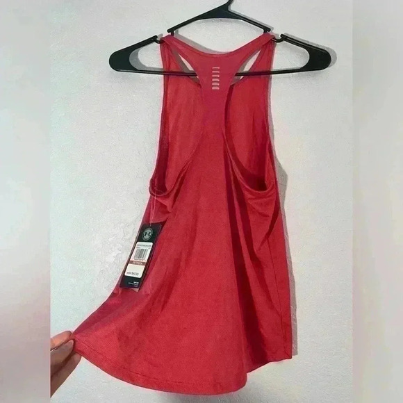 Under Armour NWT Women’s XS UA Qualifier HexDelta Pink Tank Top - Picture 9 of 9